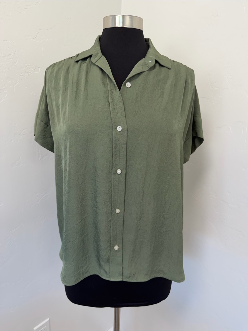 Everlane THE SQUARE SHIRT IN SOFTLUXE Short Sleeve Button Up Olive Shirt Size 0